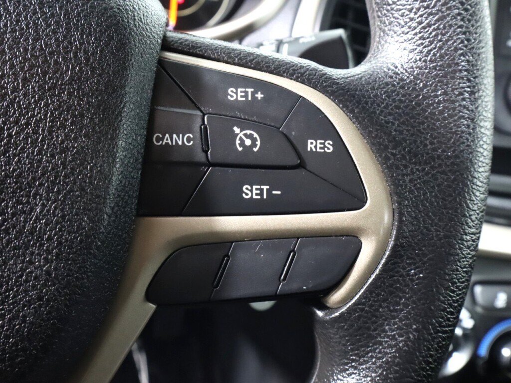 Used 2016 Jeep Cherokee Sport AWD/4WD image 13