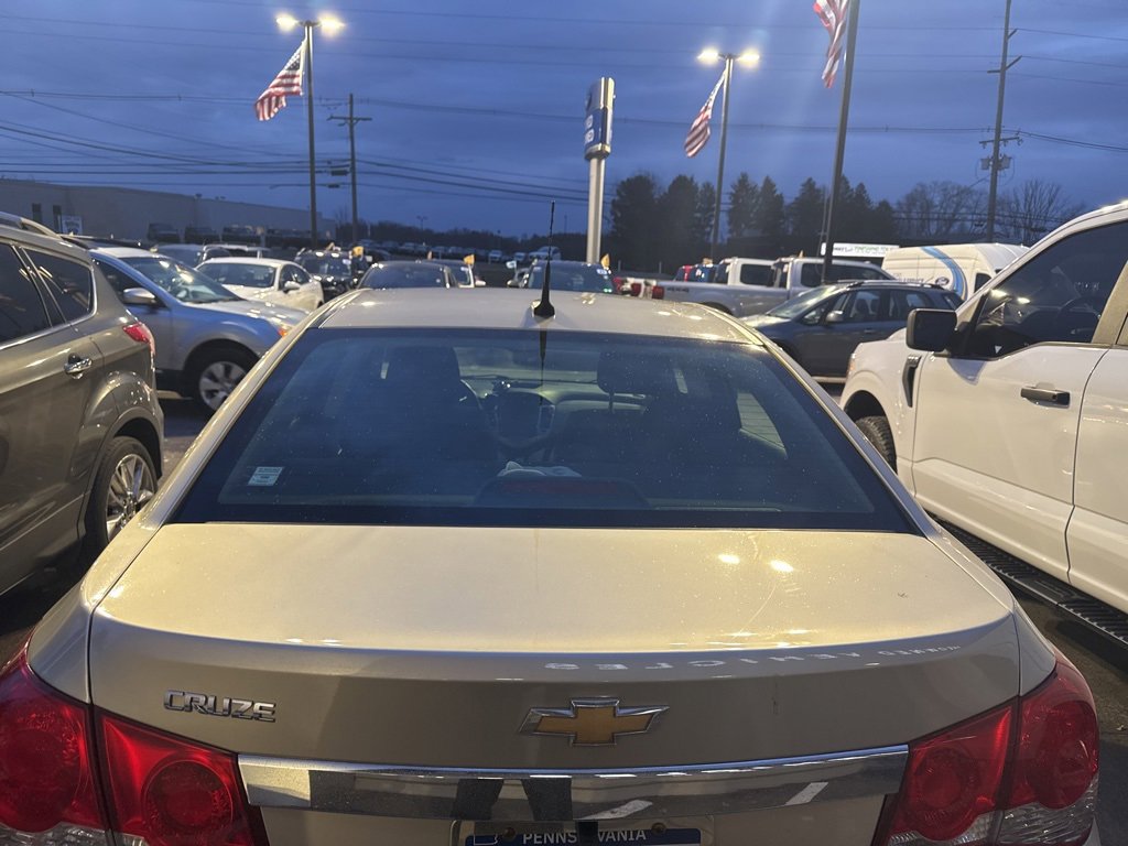 Used 2013 Chevrolet Cruze LS image 5