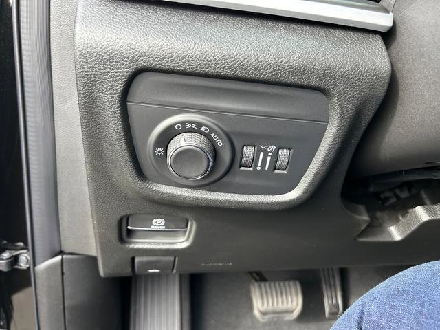 New 2025 Jeep Grand Cherokee Altitude image 24