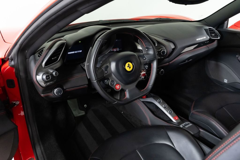 Used 2017 Ferrari 488 GTB RWD image 4