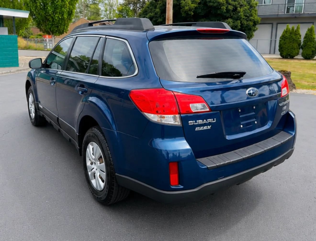 Used 2011 Subaru Outback 2.5i AWD/4WD image 3