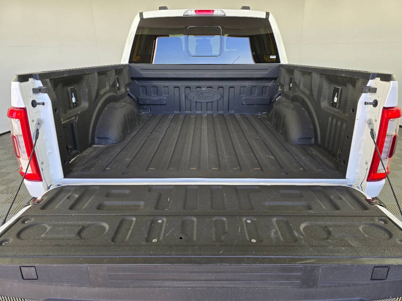 Used 2023 Ford F150 Lariat w/ FX4 Off-Road Package AWD/4WD image 9