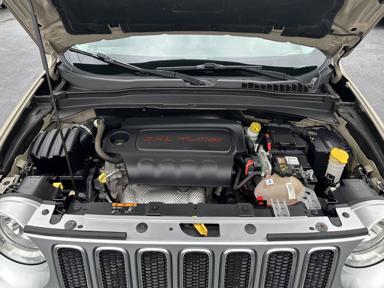 Used 2015 Jeep Renegade Limited AWD/4WD image 19
