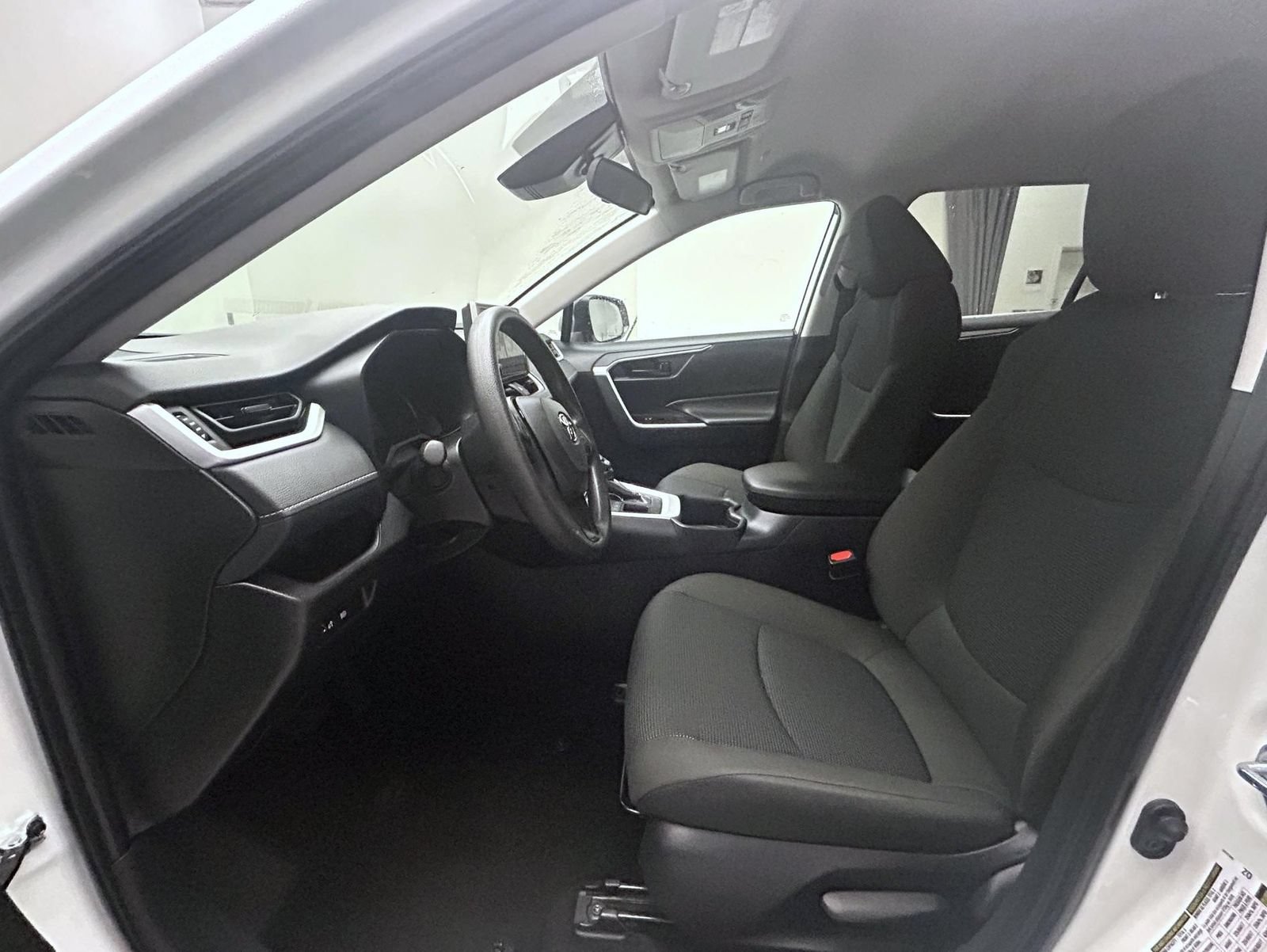 Used 2025 Toyota RAV4 LE AWD/4WD image 10