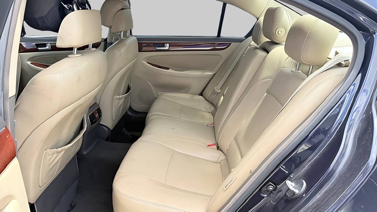 Used 2013 Hyundai Genesis 3.8 RWD image 11