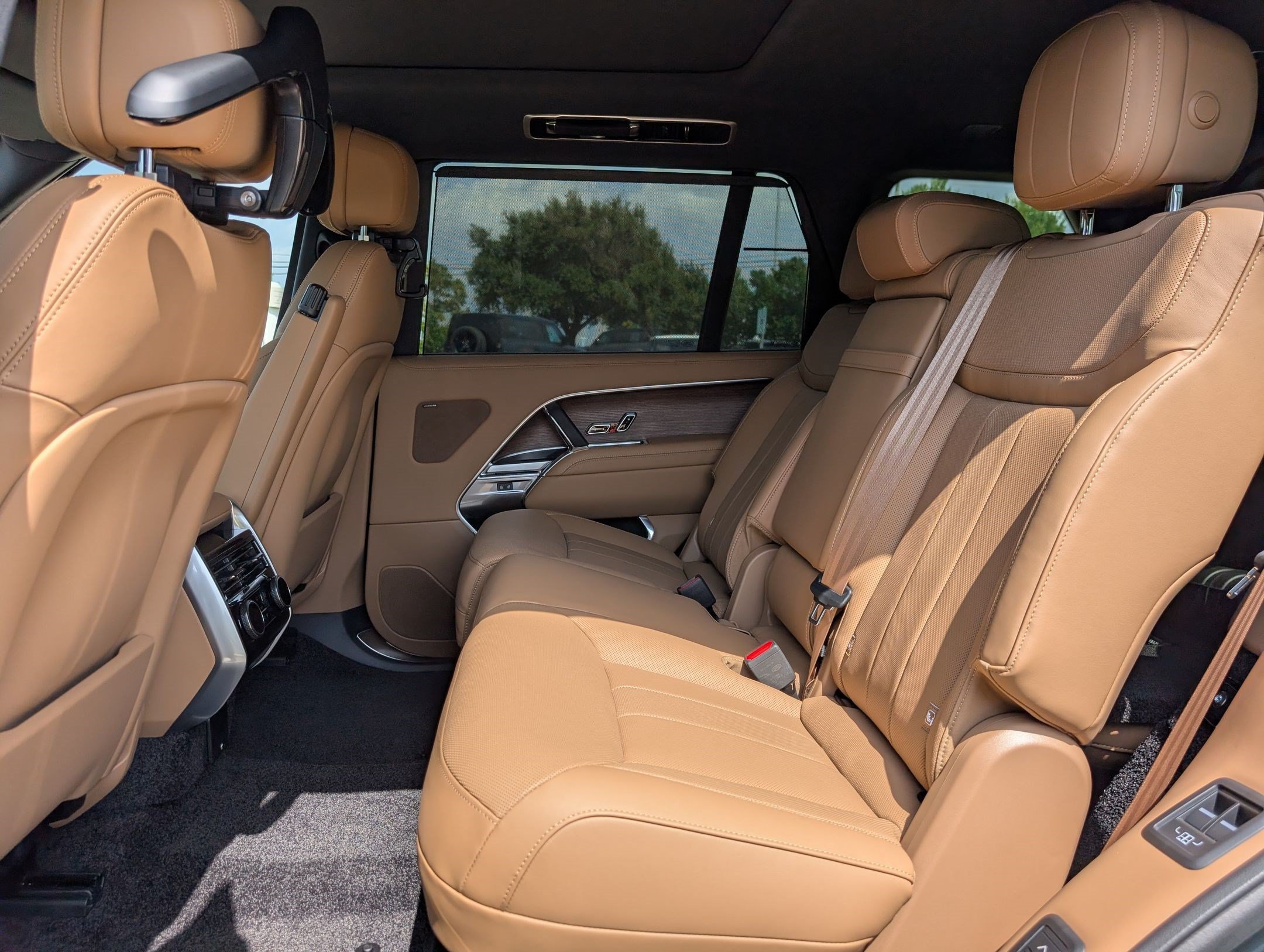 New 2026 Land Rover Range Rover Long Wheelbase SE AWD/4WD image 24