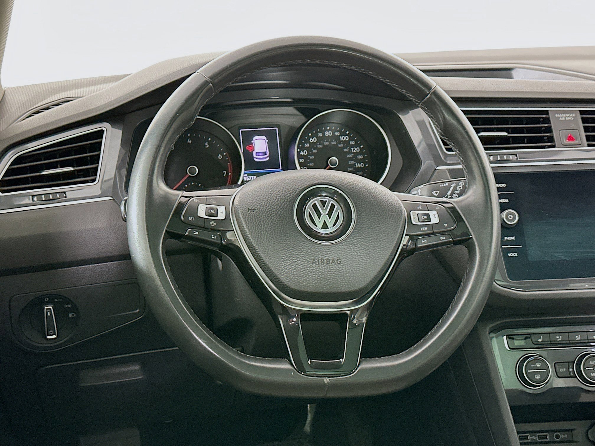 Used 2020 Volkswagen Tiguan SE w/ Panoramic Sunroof Package FWD image 18