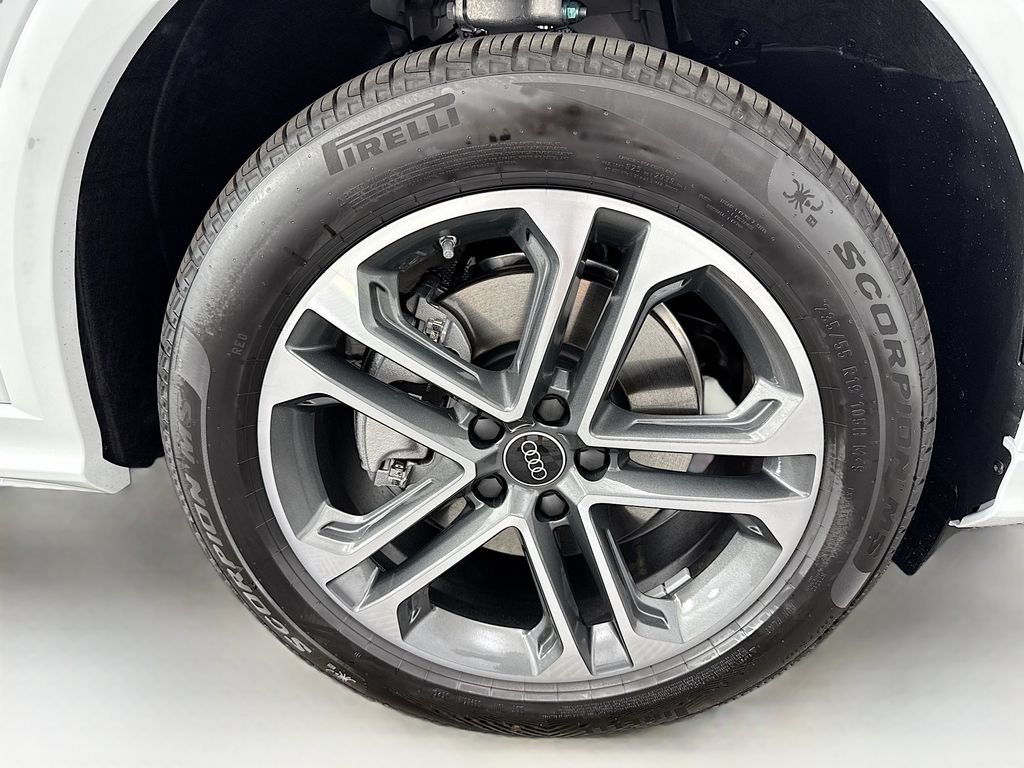 Used 2025 Audi Q5 Premium Plus w/ Premium Plus AWD/4WD image 32