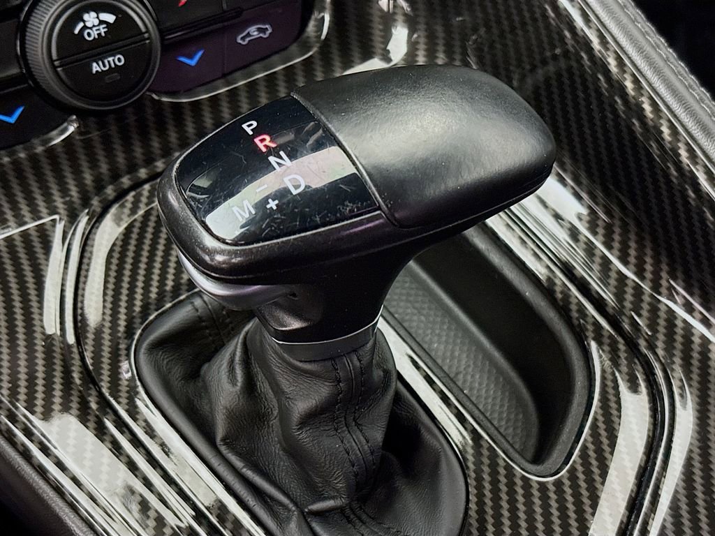 Used 2016 Dodge Challenger SXT image 19