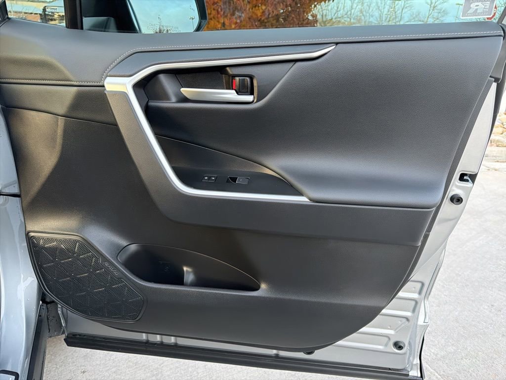 Used 2025 Toyota RAV4 Limited image 29