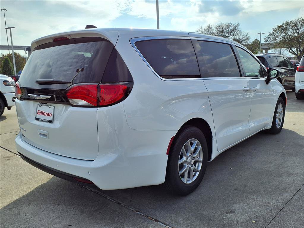 New 2026 Chrysler Voyager LX FWD image 17