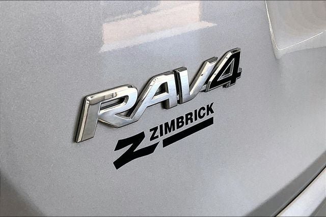 Used 2018 Toyota RAV4 XLE AWD/4WD image 9