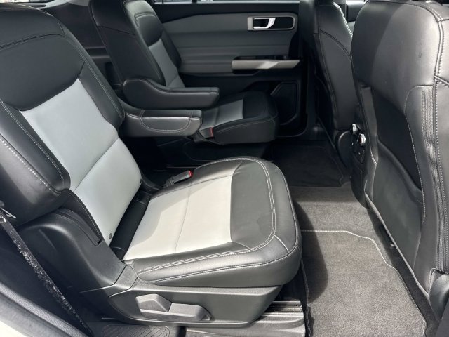 Used 2022 Ford Explorer XLT w/ Equipment Group 202A RWD image 12