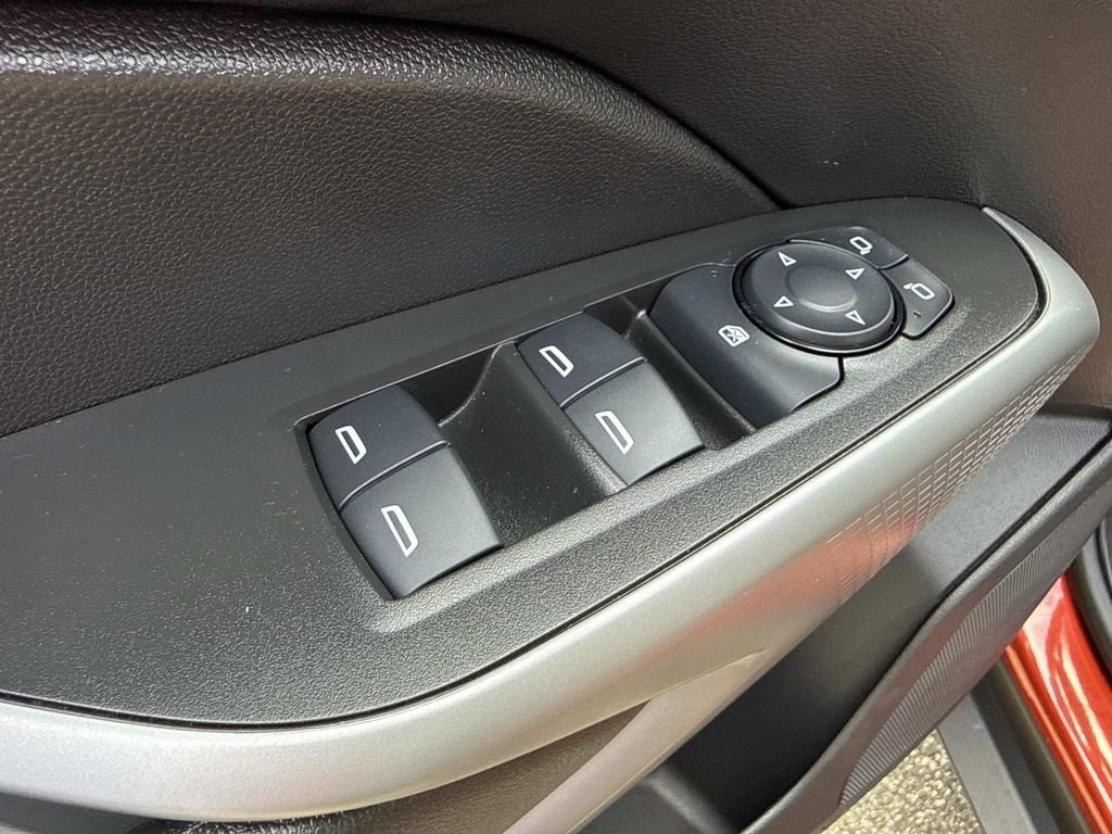 Used 2024 Chevrolet Trax RS w/ Driver Confidence Package FWD image 21