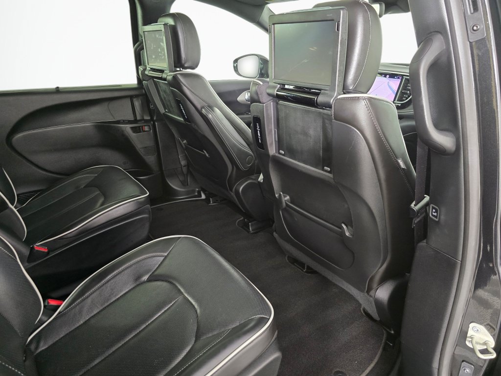 Used 2023 Chrysler Pacifica Limited w/ Uconnect Theater Family Group FWD image 40