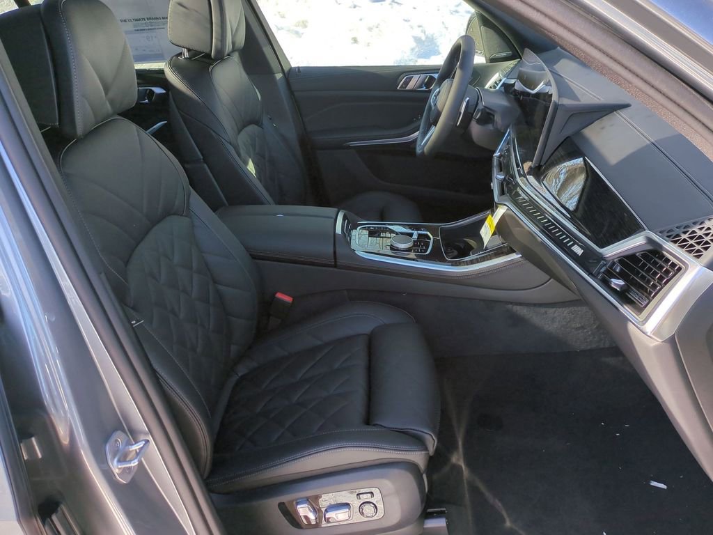 New 2026 BMW X5 M60i w/ Climate Comfort Package image 28
