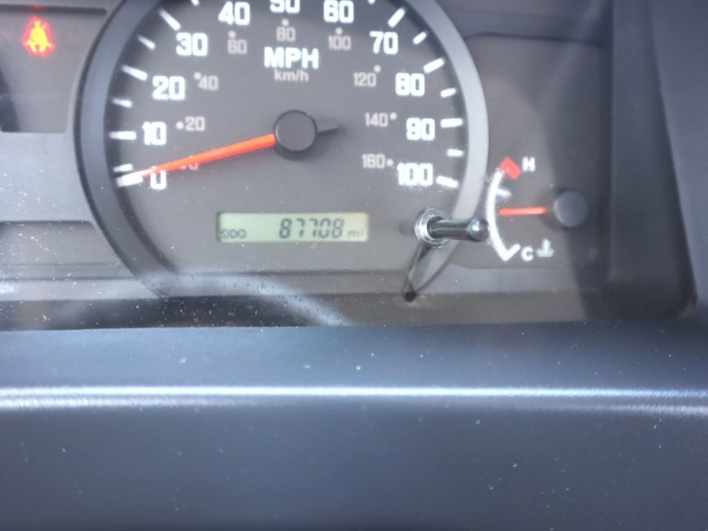 Used 2019 Isuzu NPR image 10