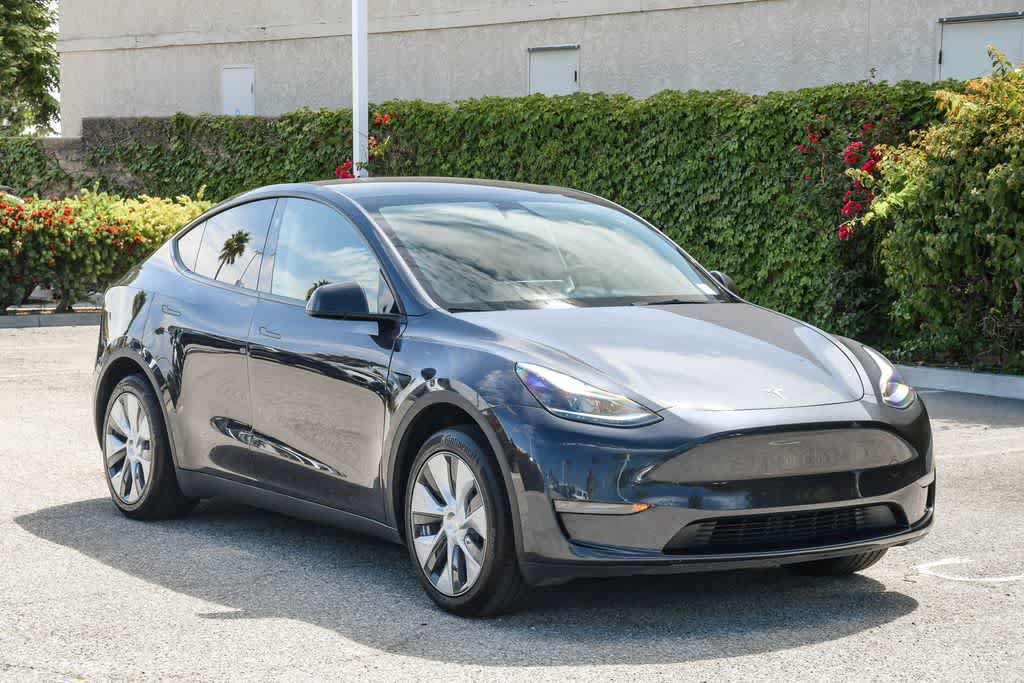 Used 2024 Tesla Model Y 2WD image 3
