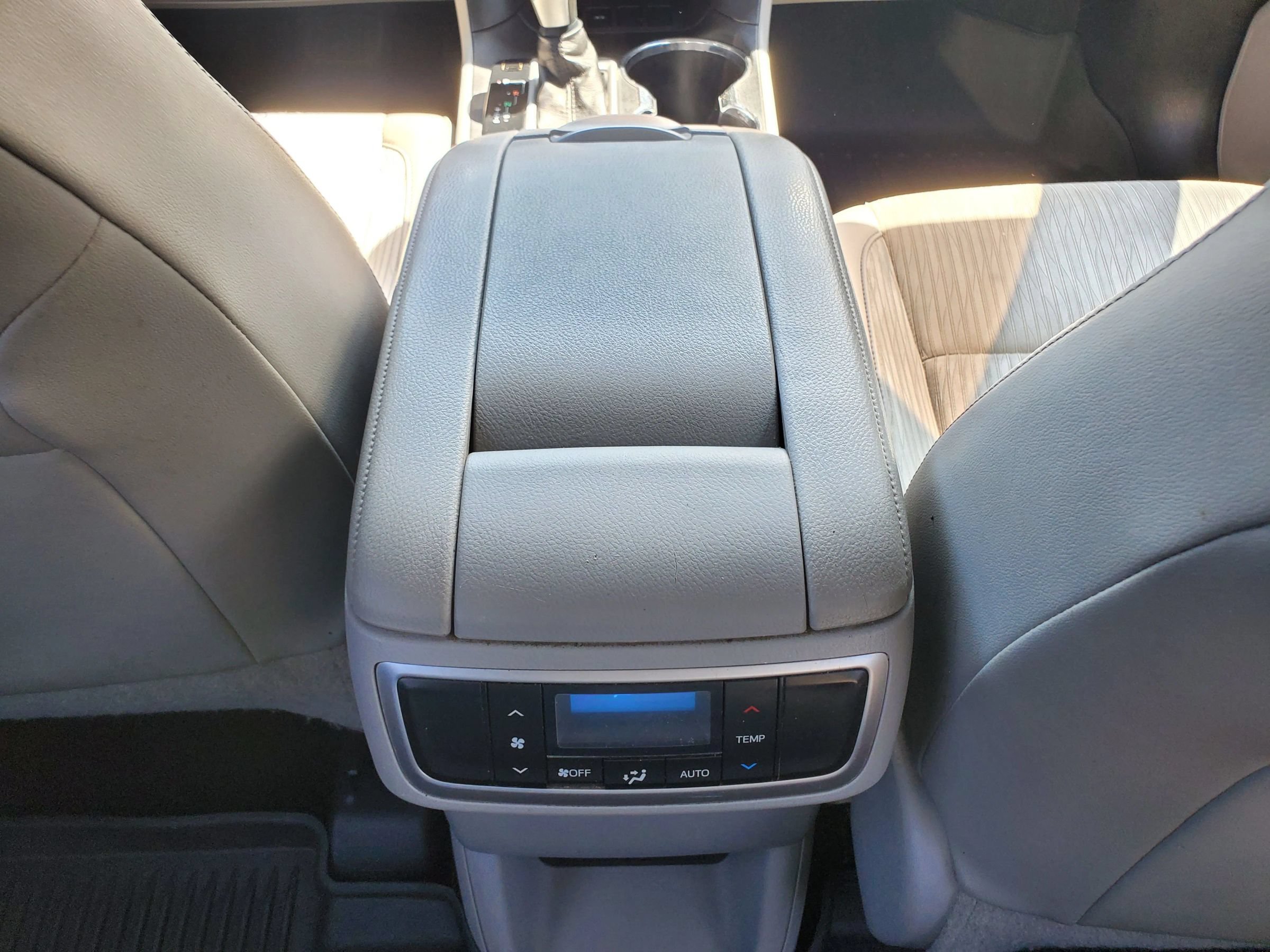 Used 2019 Toyota Highlander Plus FWD image 37