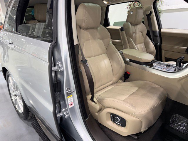 Used 2016 Land Rover Range Rover Sport HSE image 61