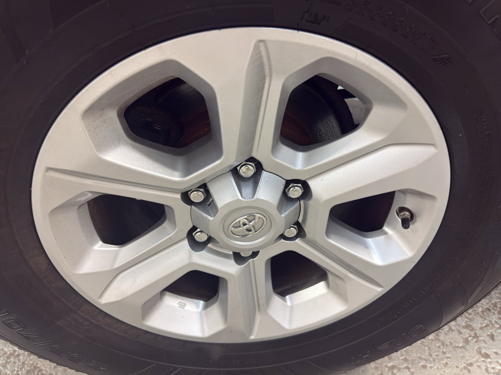 Used 2018 Toyota 4Runner SR5 Premium AWD/4WD image 36