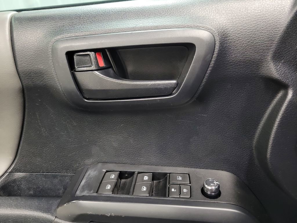 Used 2018 Toyota Tacoma SR image 19