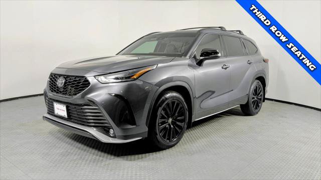 Used 2024 Toyota Highlander XSE FWD image 2