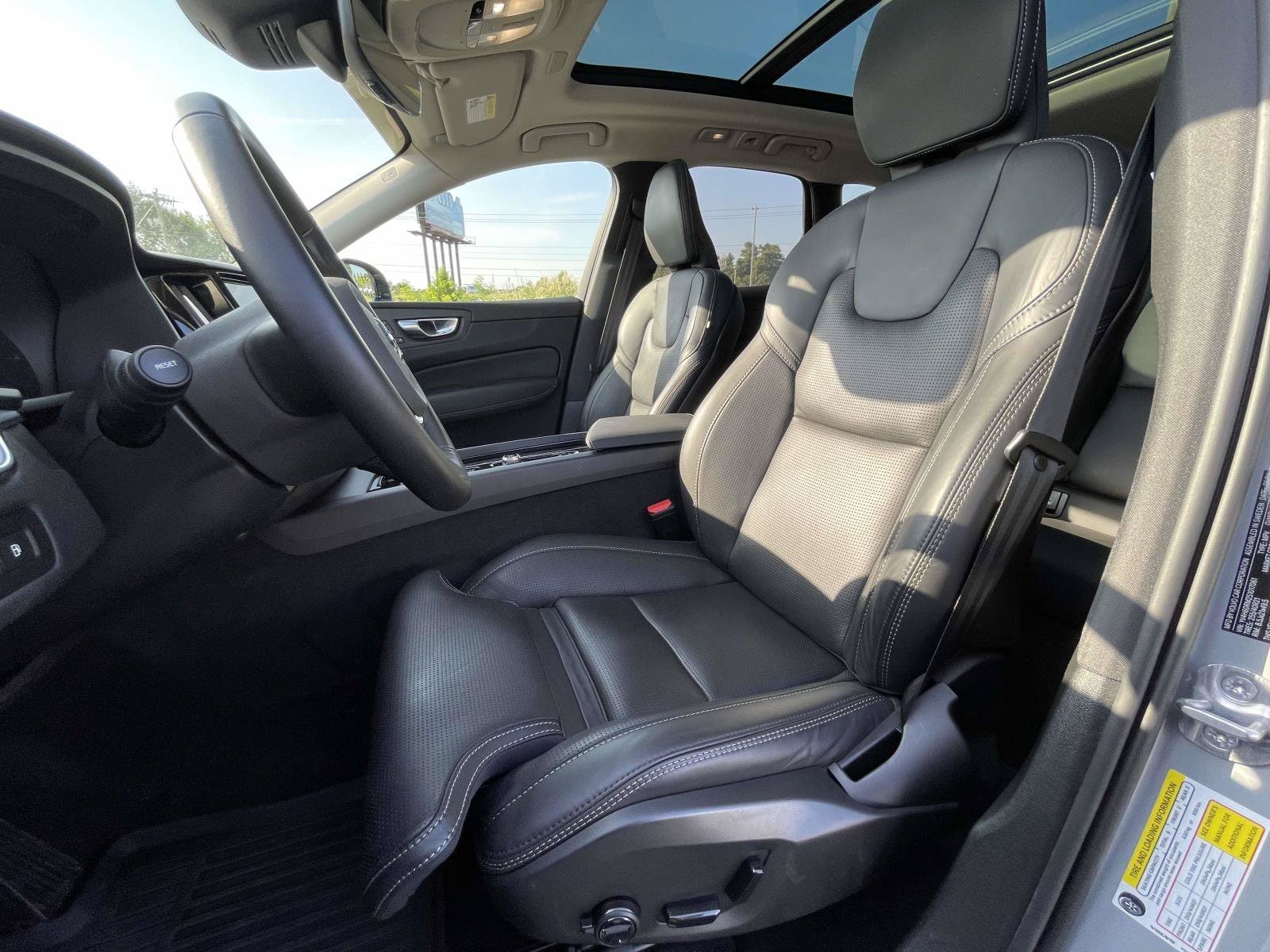 Certified 2025 Volvo XC60 T8 Ultra w/ Protection Package Premier AWD/4WD image 18