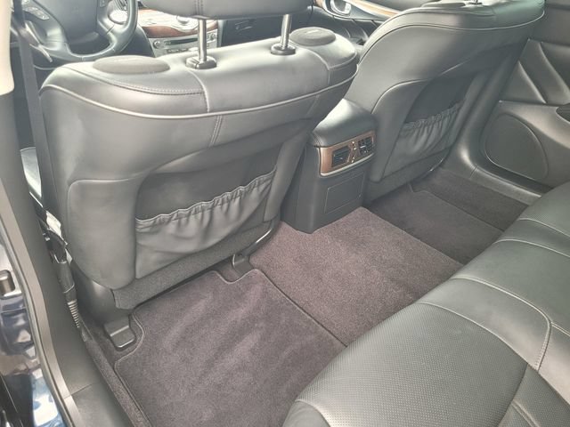 Used 2017 INFINITI Q70 L 3.7 w/ Deluxe Touring Package RWD image 12