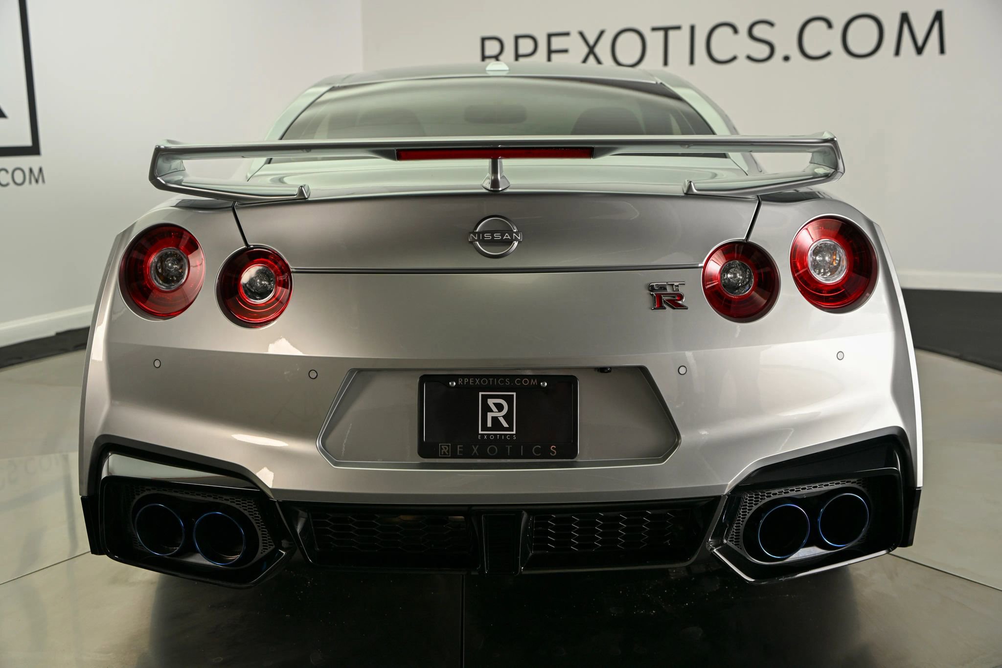 Used 2024 Nissan GT-R Premium w/ Floor Mat Package AWD/4WD image 11