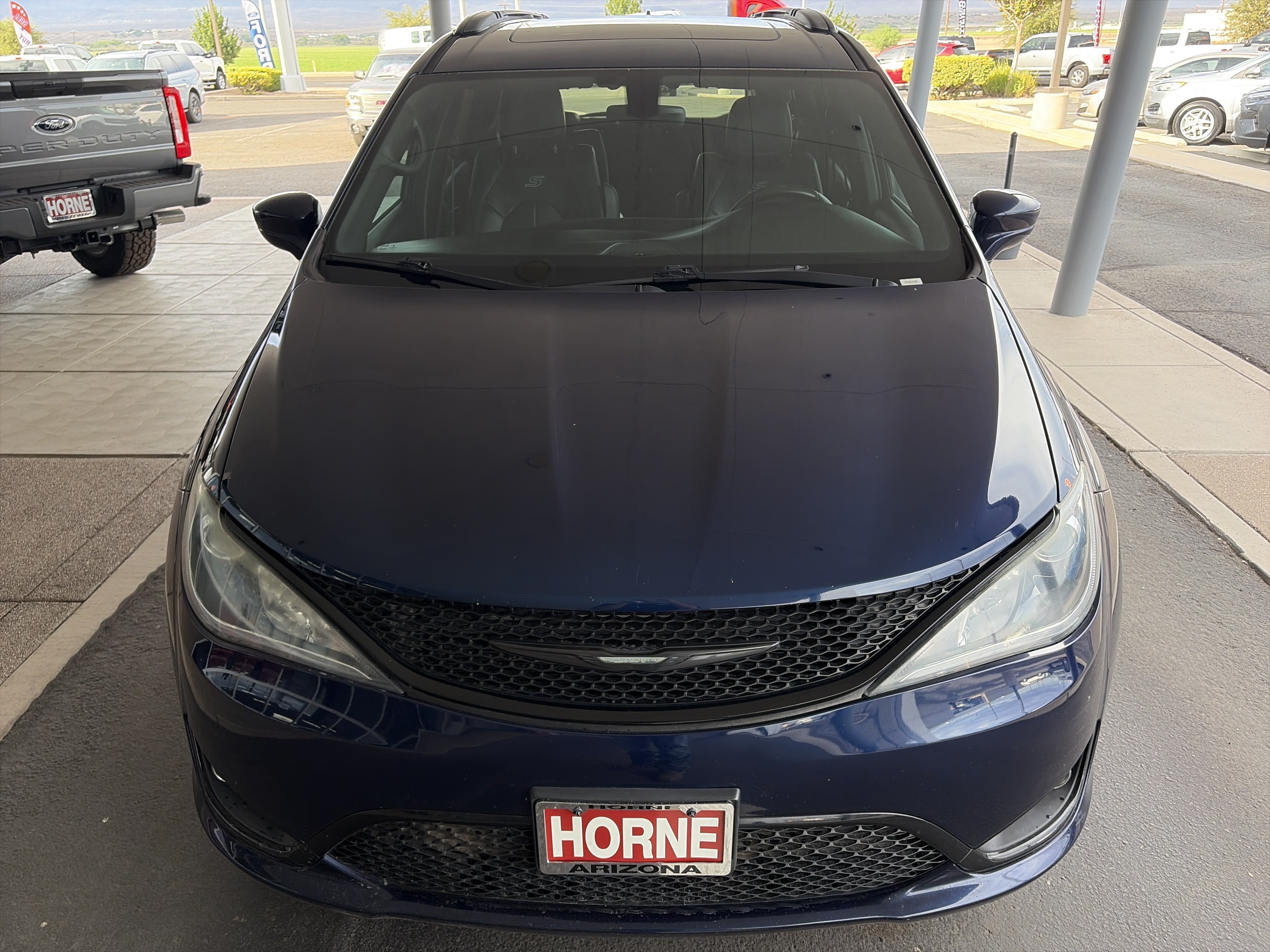 Used 2018 Chrysler Pacifica Touring-L Plus FWD image 2