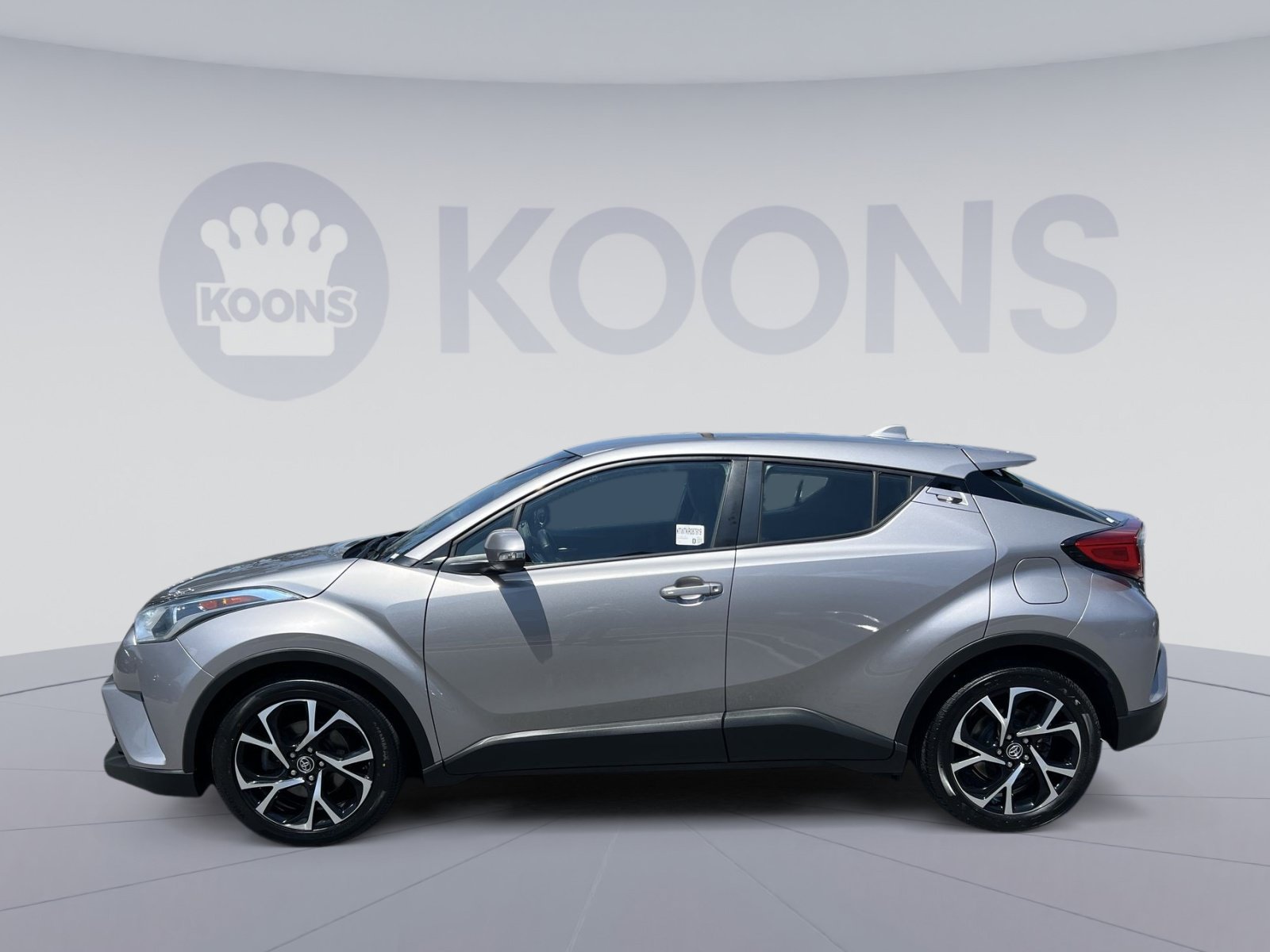 Used 2019 Toyota C-HR XLE FWD image 2