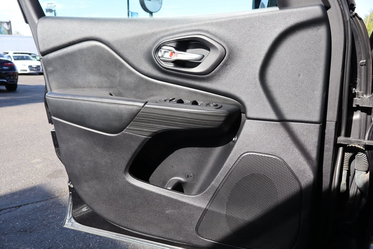 Used 2016 Jeep Cherokee Limited AWD/4WD image 25