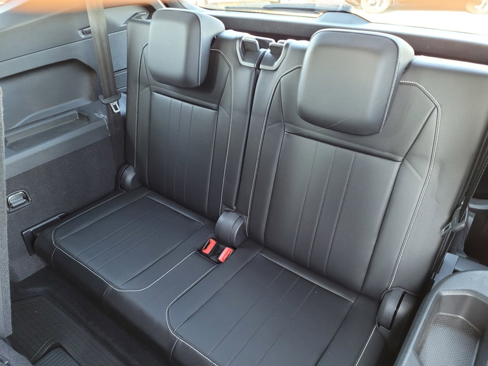 Used 2022 Volkswagen Tiguan SE R-Line image 19