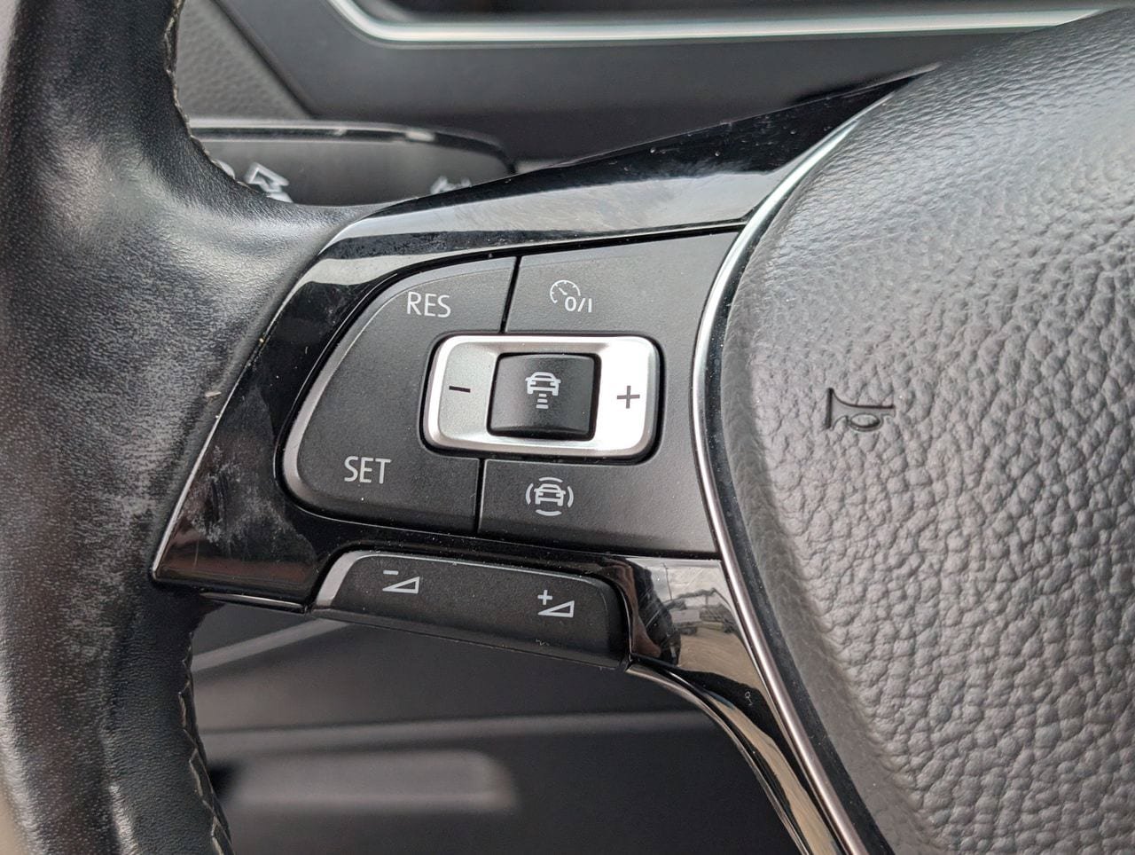 Used 2021 Volkswagen Tiguan SEL Premium R-Line w/ 3rd Row Seat Package AWD/4WD image 24