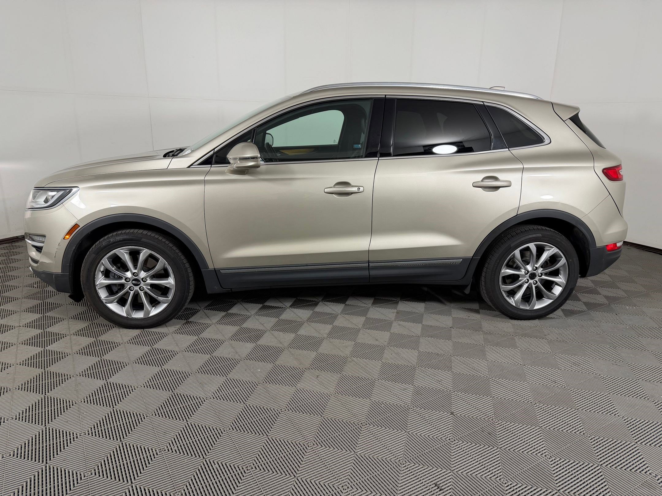Used 2015 Lincoln MKC AWD w/ Equipment Group 101A Select image 2