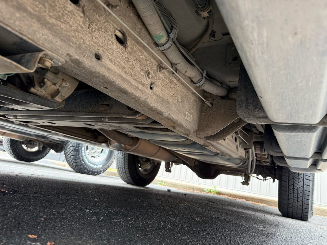 Used 2007 Chevrolet Suburban 2500 w/ Skid Plate Package AWD/4WD image 16
