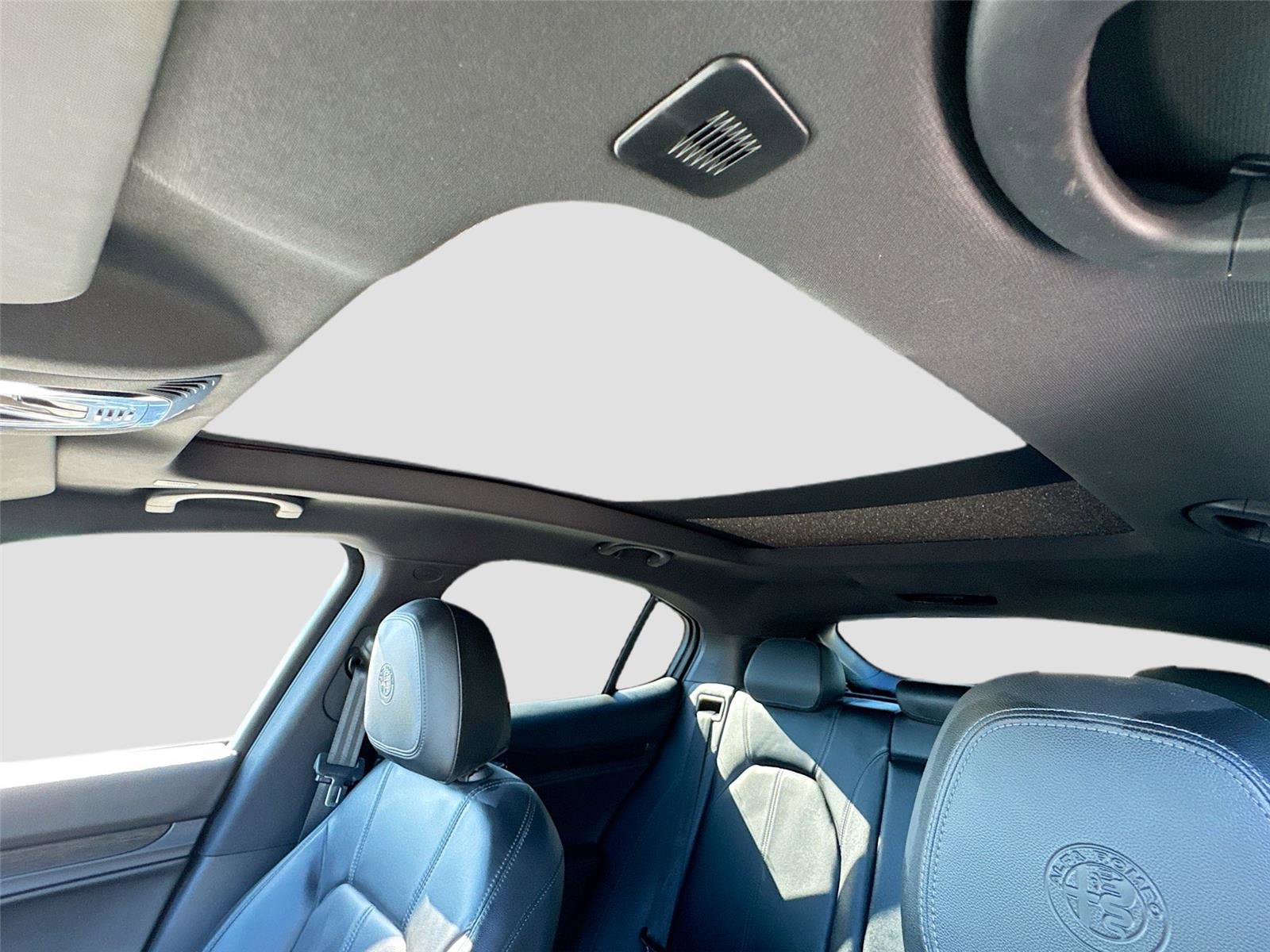 Used 2024 Alfa Romeo Stelvio Sprint image 20