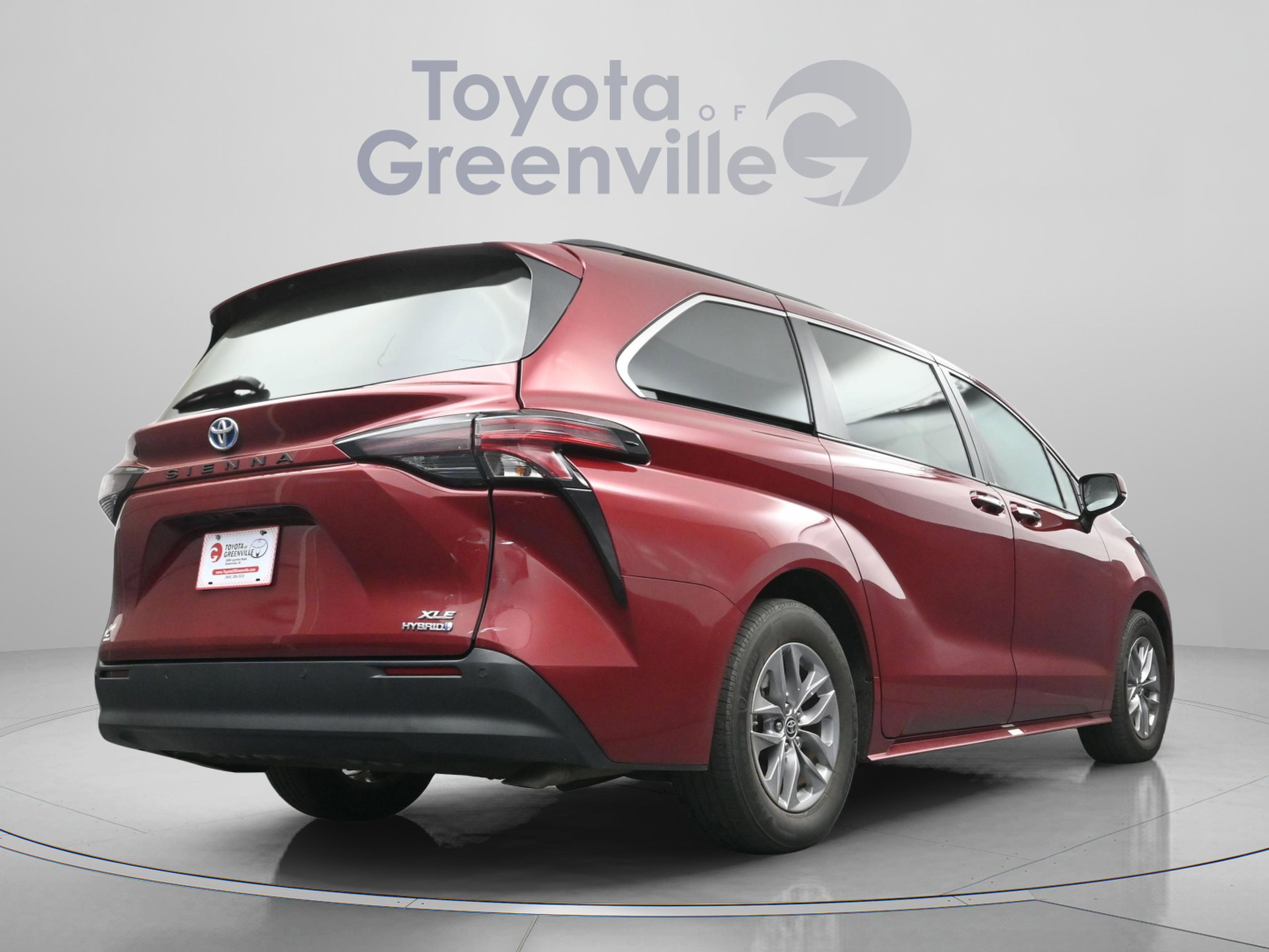 Used 2023 Toyota Sienna XLE image 14