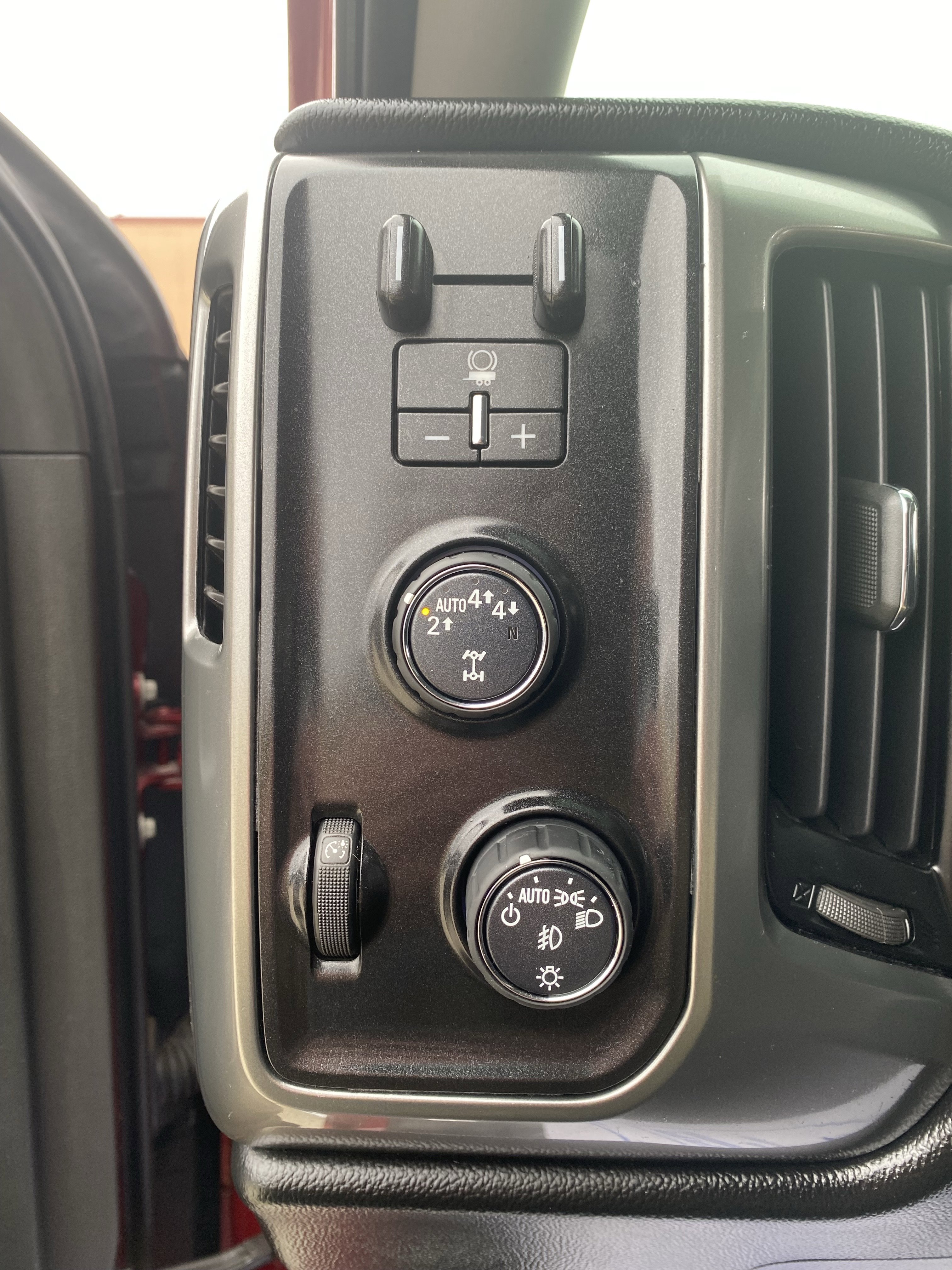 Used 2018 Chevrolet Silverado 1500 LT w/ All Star Edition image 6