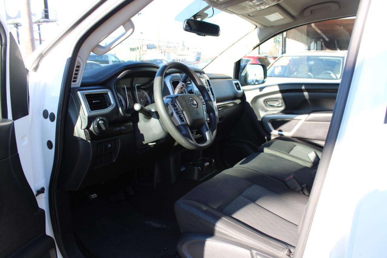 Used 2017 Nissan Titan SV image 13