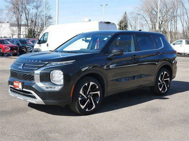 Used 2025 Mitsubishi Outlander SE image 3