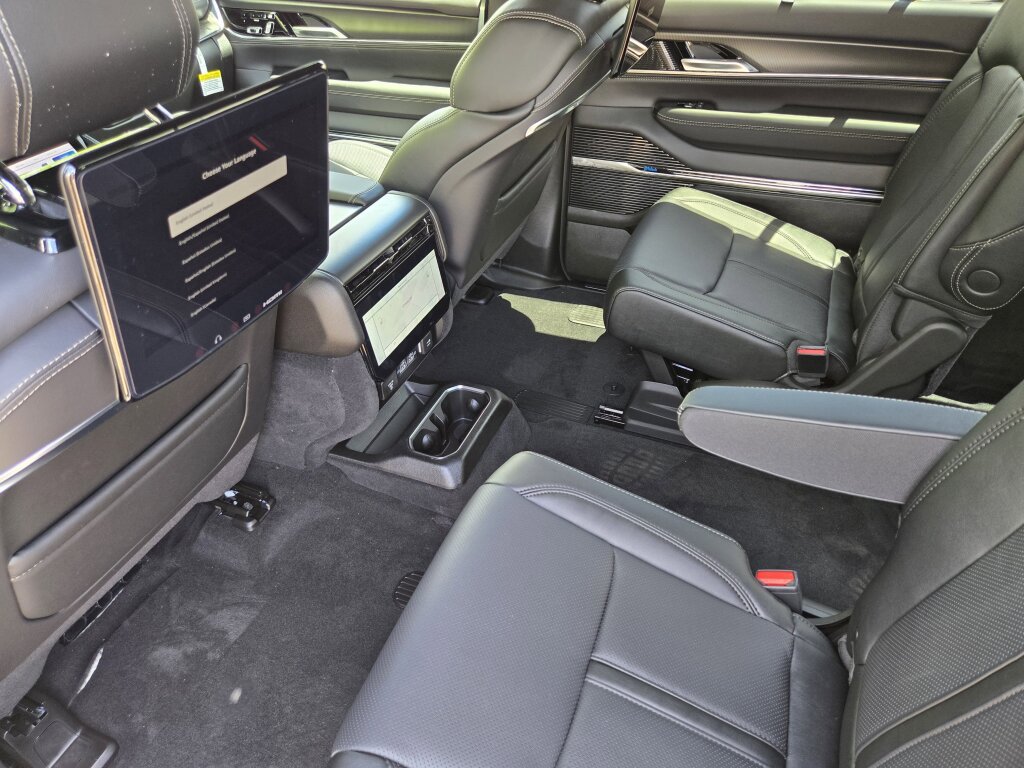 New 2026 Jeep Grand Wagoneer Summit AWD/4WD image 10