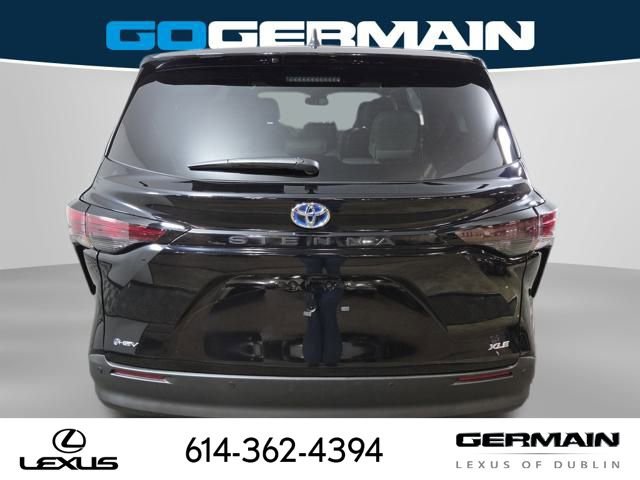 Used 2025 Toyota Sienna XLE image 10