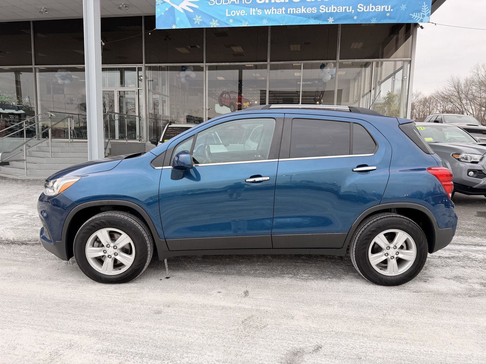 Used 2020 Chevrolet Trax LT w/ LT Convenience Package image 2