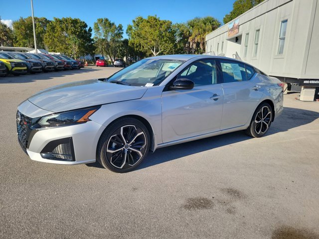 Certified 2025 Nissan Altima 2.5 SR w/ SR Premium Package image 9