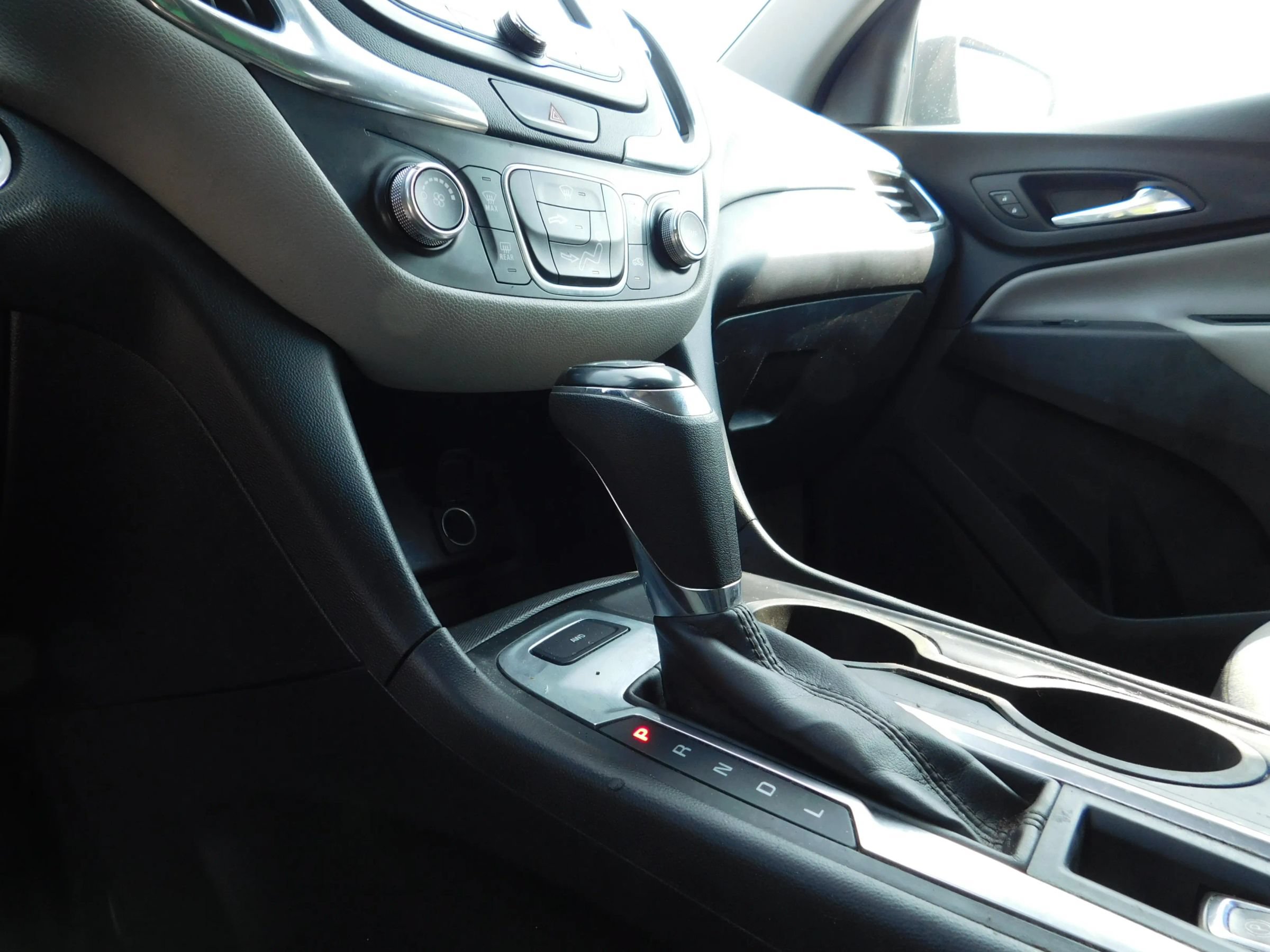 Used 2018 Chevrolet Equinox LS AWD/4WD image 20