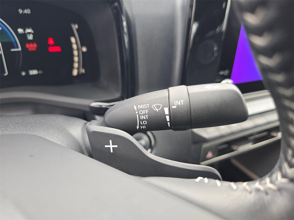 Used 2025 Toyota Camry SE image 24