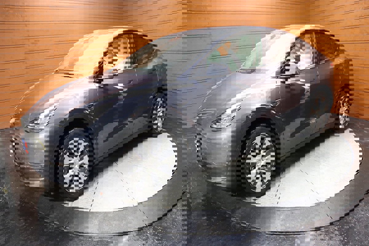 Used 2021 Tesla Model Y Long Range image 2