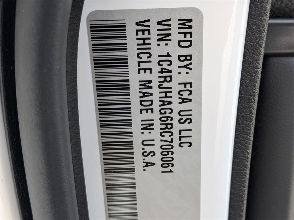 Certified 2024 Jeep Grand Cherokee Altitude image 26